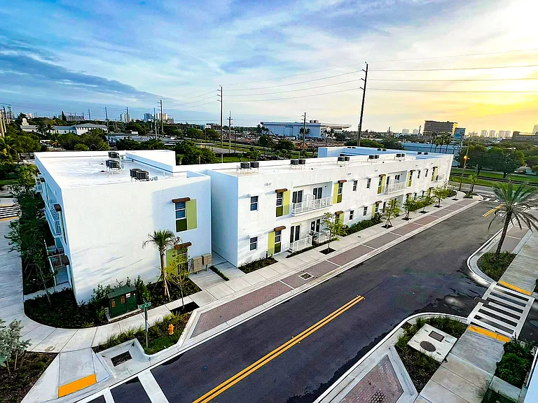 Hallandale City Center — Photo 25