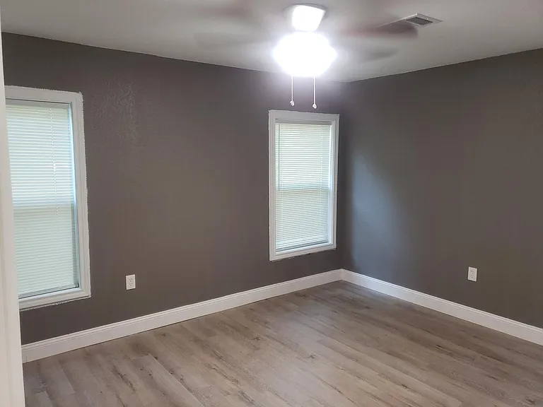 925 N 28th St — Photo 11