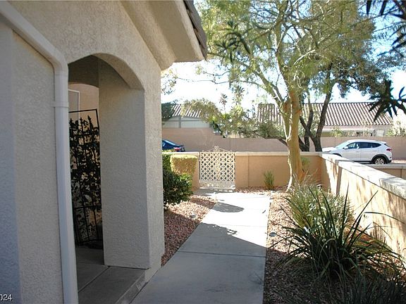 4th image of 510 Amber Moon St