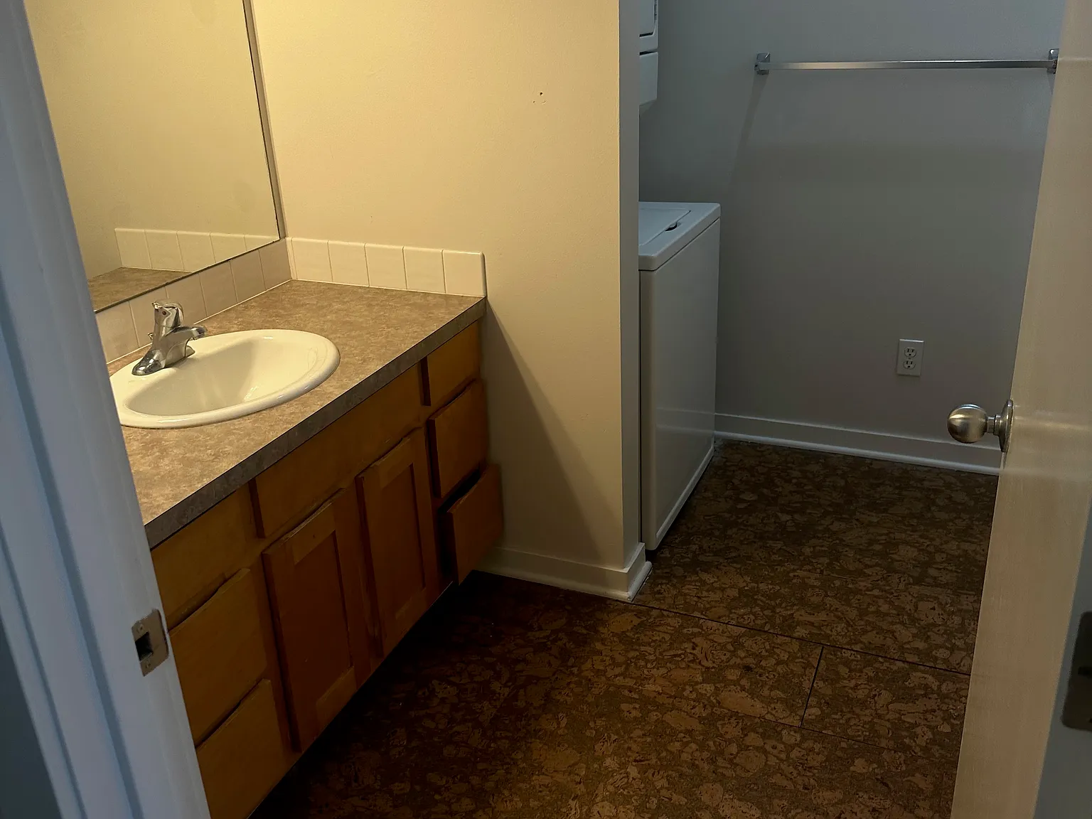 1 bed, 963 sqft, $2,200 — Photo 2