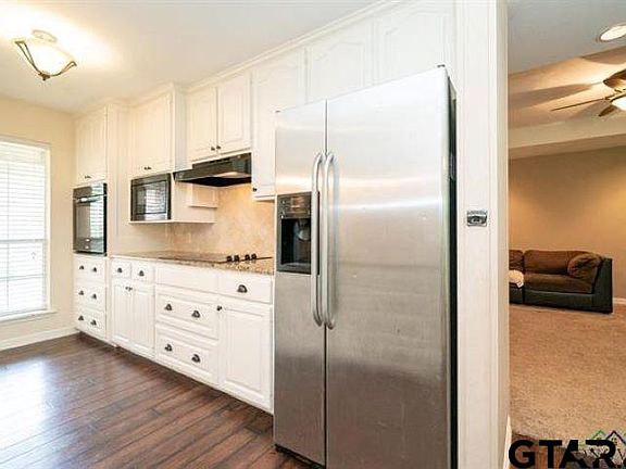 4th image of 904 Robin Ln