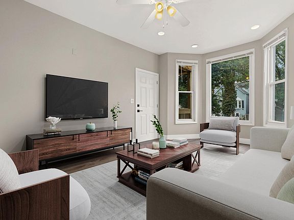 3rd image of 2426 N Hamlin Ave #1