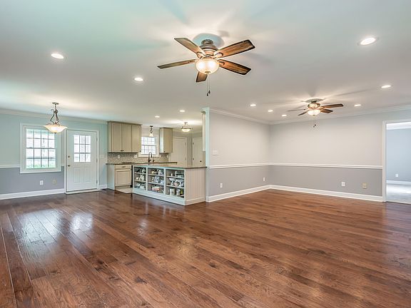 3rd image of 1119 Fairgrounds Ct