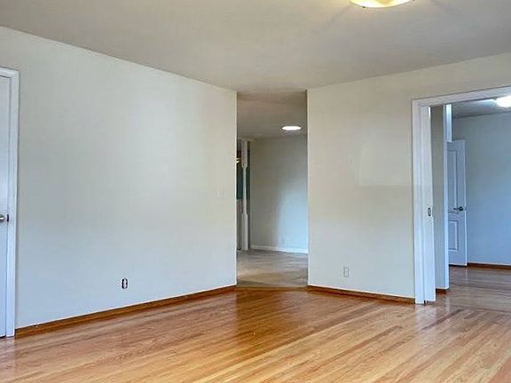 4th image of 1591 Heron Ave