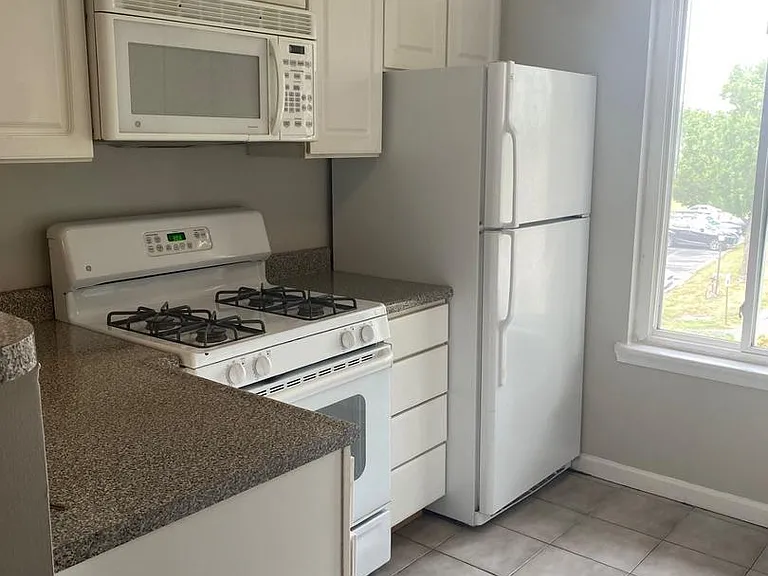 4709 Tecumseh St #301 — Photo 10