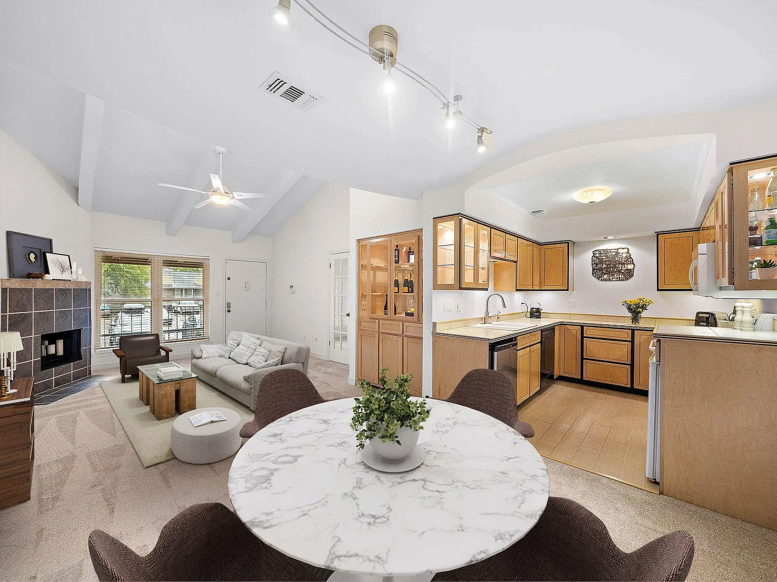 2 bed, 1014 sqft, $1,695 — Photo 1
