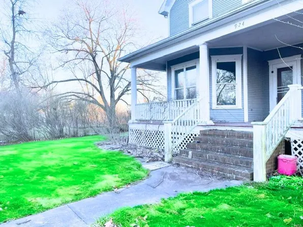 924 E Union St, Nokomis, IL 62075