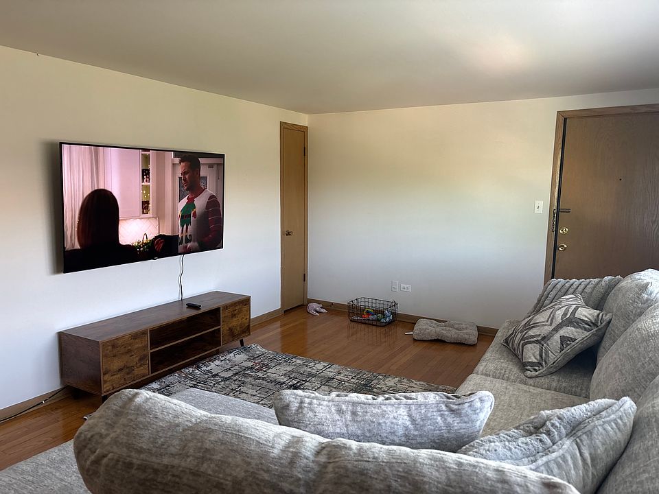 2nd image of 6018 N Avondale Ave APT 3N