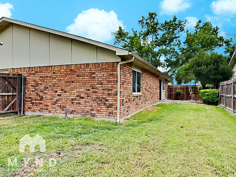 8814 Miami Dr — Photo 15