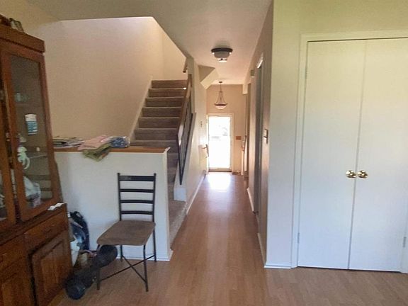 5th image of 221 Driscoll Ct