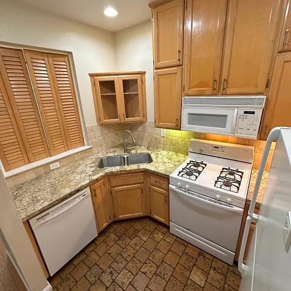 623 Atherton Pl — Photo 4