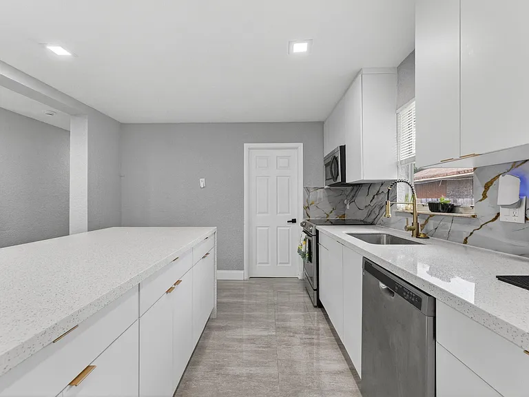 800 NW 6th Ave — Photo 13