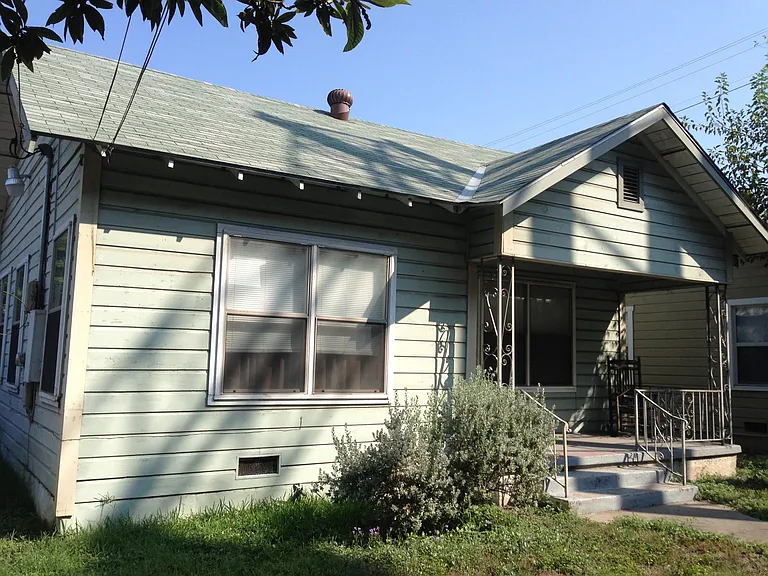 709 E Elmira St — Photo 12