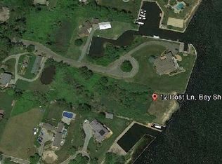 12 Post Ln, Bay Shore, NY 11706