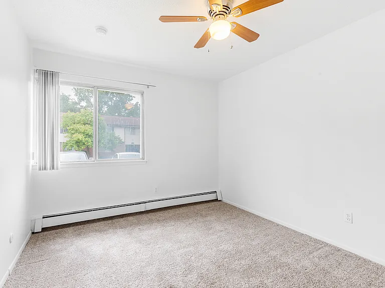 Hillcrest Club Apartments — Photo 87