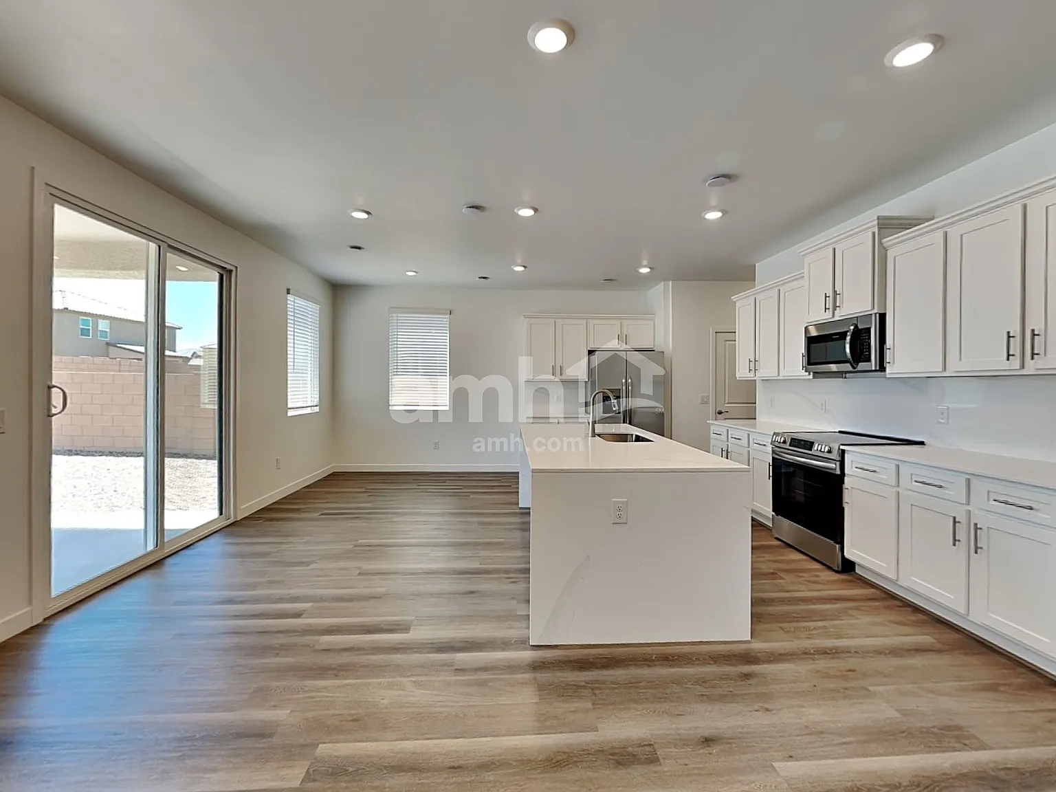 4 bed, 2.5 bath, 2169 sqft, $2,280 — Photo 4