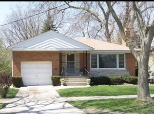 711 Locust Rd, Wilmette, IL 60091