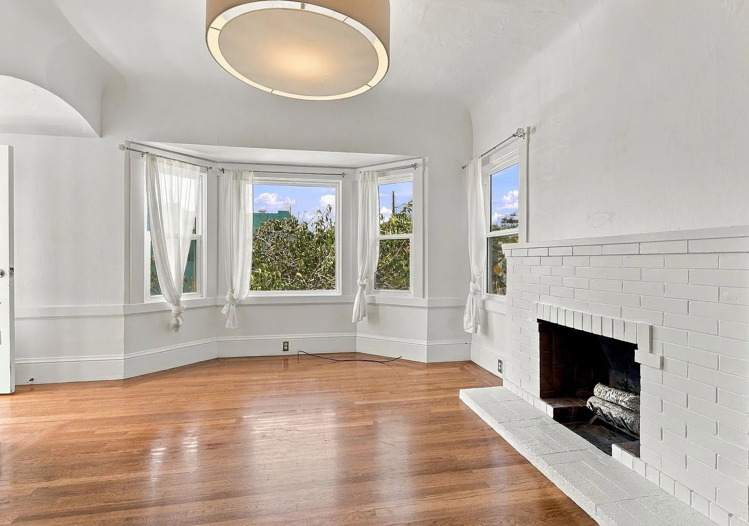 Charming Two Bedroom Home in Mission Terrace - Please Contact for Showing Availability! — Photo 3