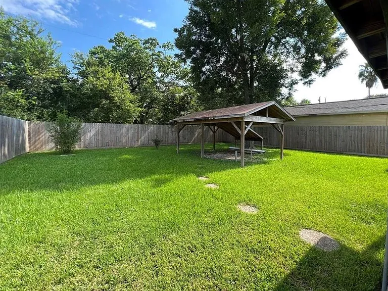 1606 Alabama St — Photo 14