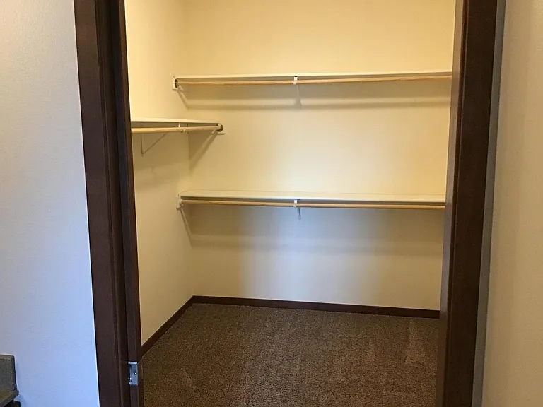 128 E Wisconsin St — Photo 11