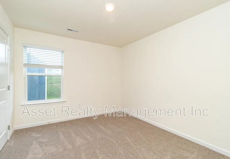2076 Southwood Cir — Photo 34