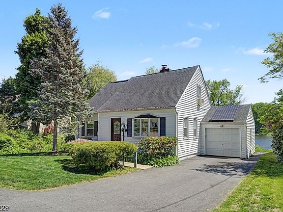 2nd image of 55 Intervale Rd