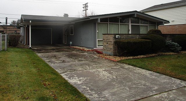 1st image of 1029 E 161st Pl