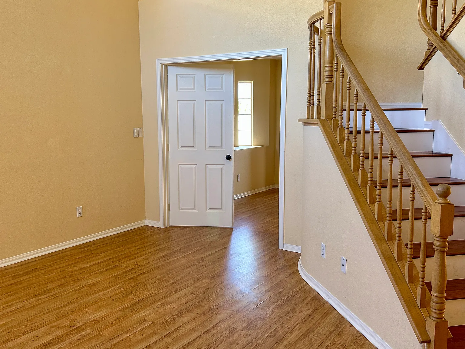 4 bed, 2350 sqft, $4,100 — Photo 2