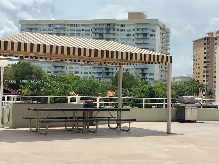 1965 S Ocean Dr #8H — Photo 17