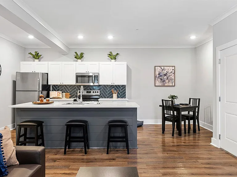 Atlantic Breeze Apartments — Photo 21