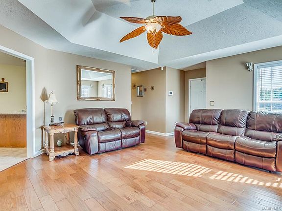 4th image of 1301 Karen Valley Pl
