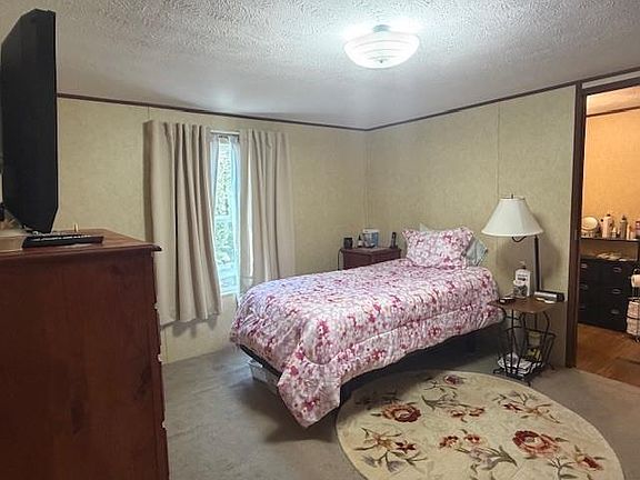 4th image of 352 Kingwood Dr