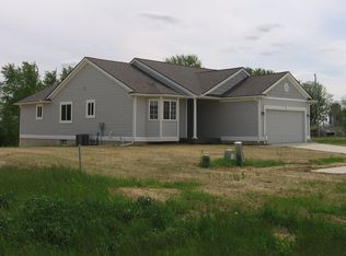 3782 Country Side Dr, Adrian, MI 49221