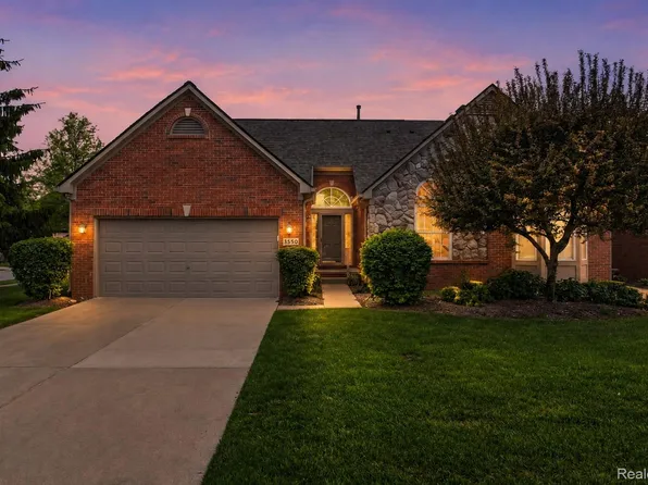 3550 Lexington Dr, Auburn Hills, MI 48326