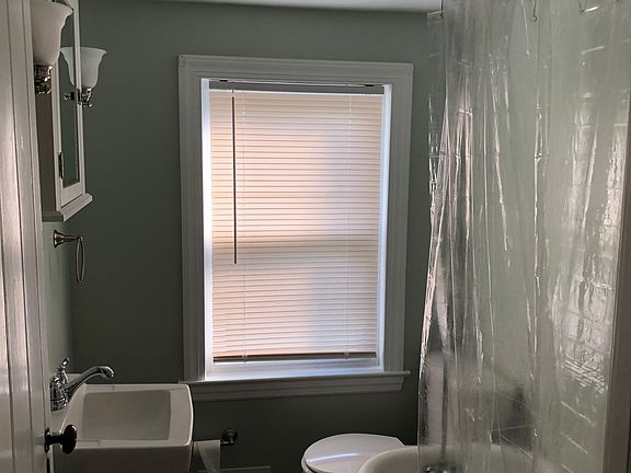 3rd image of 131 E 4th Ave