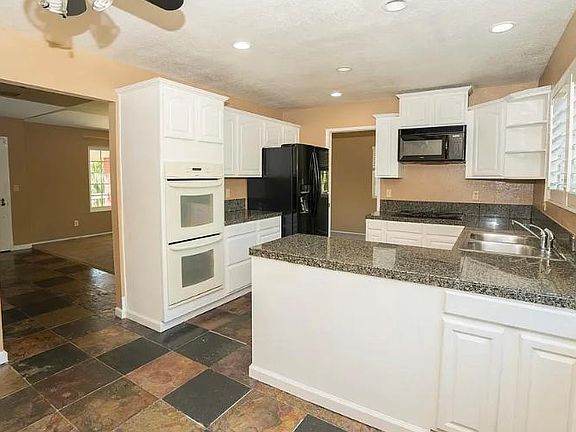 4th image of 2926 Gomes Dr