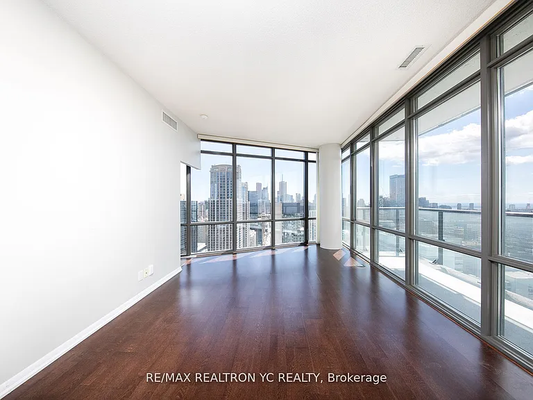 832 Bay St #3510 — Photo 11