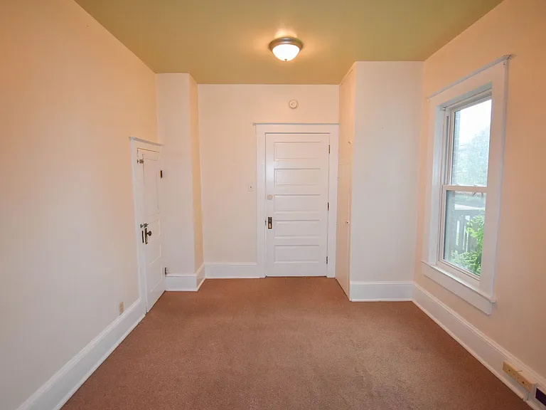 155 N Fairview St — Photo 6