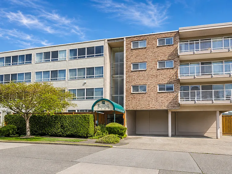 Russell/Central Park in the Heart of Ballard — Photo 75