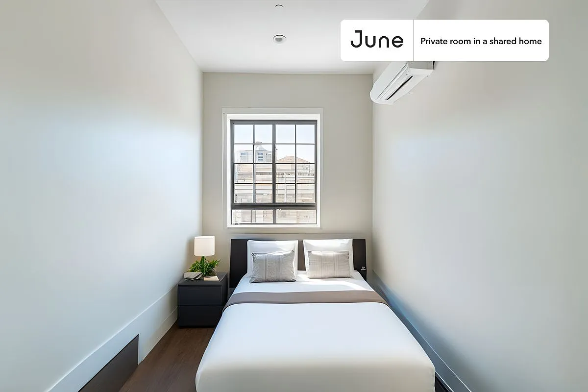 Full bedroom in 4 bed/2 bath home in Bedford-Stuyvesant #1241 A — Photo 1