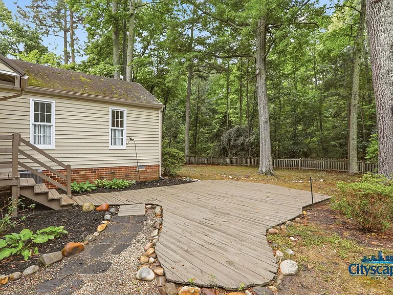 1612 Greenfield Dr — Photo 32
