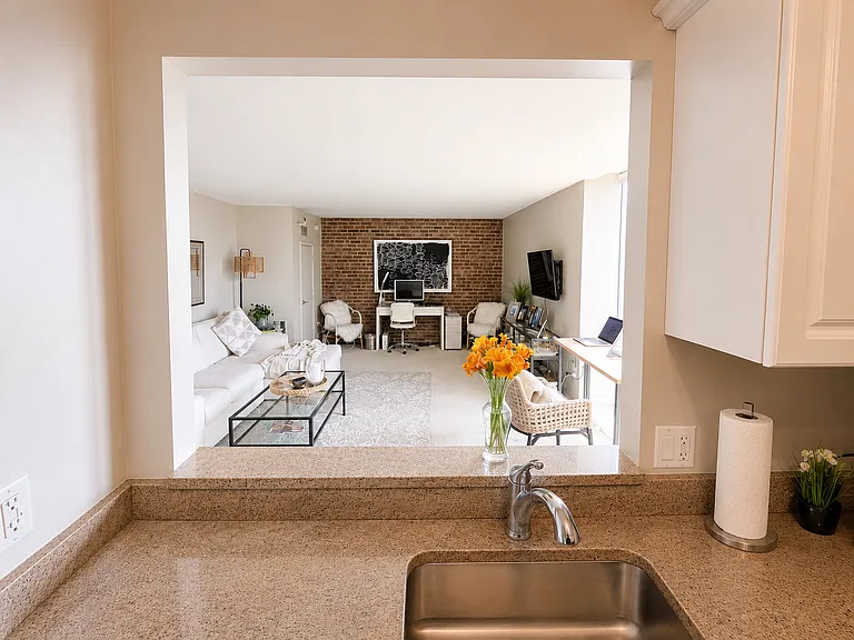 42 8th St #5407 — Photo 3