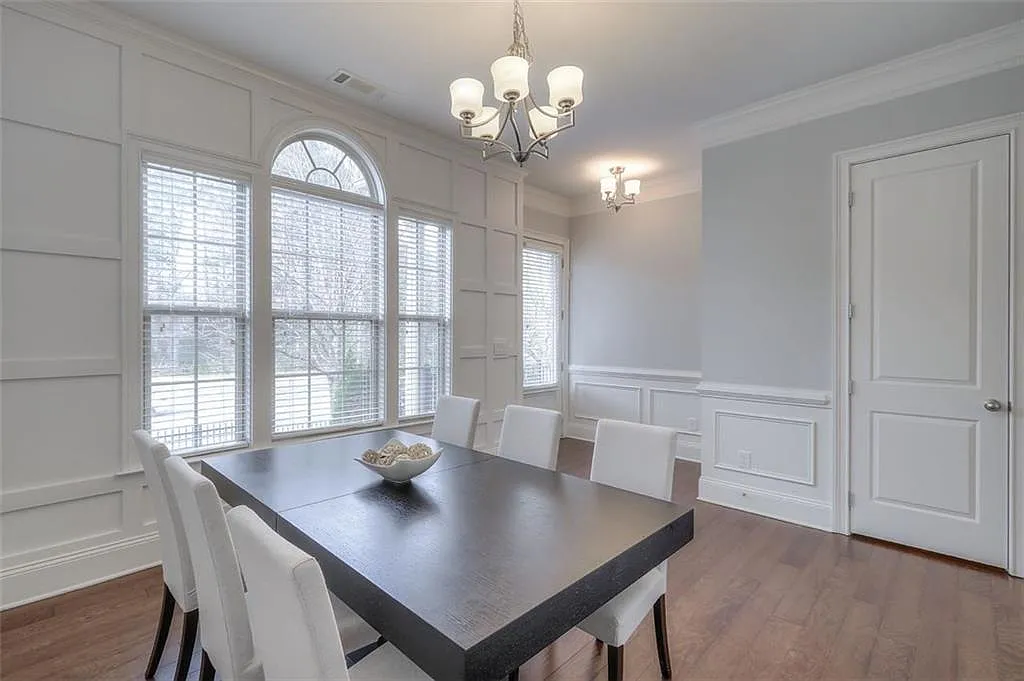 453 Alderwood St — Photo 4