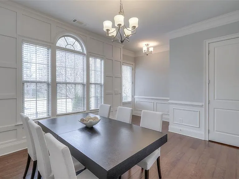 453 Alderwood St — Photo 4