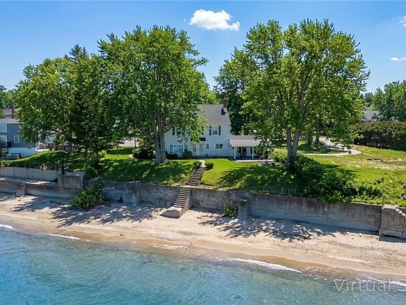 2nd image of 4998 Lake Shore Rd