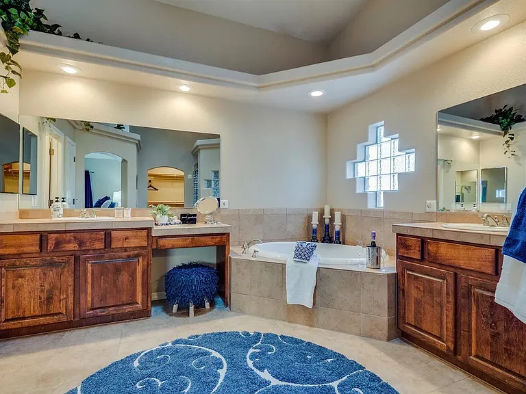1820 Cabana Dr — Photo 23