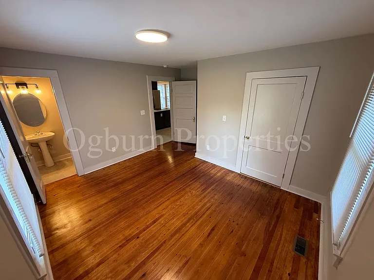 416 E 27th St — Photo 12
