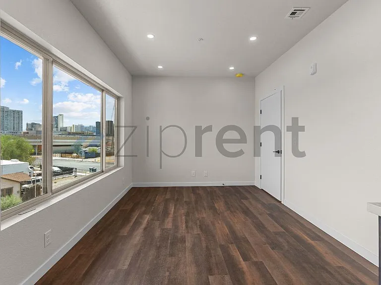 524 N 7th St #5 — Photo 3