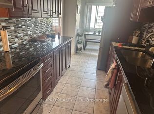 50 Elm Dr E #1902, Mississauga, ON L5A 3X2