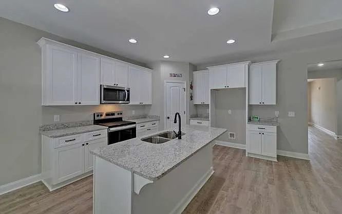 15 Holly St — Photo 13